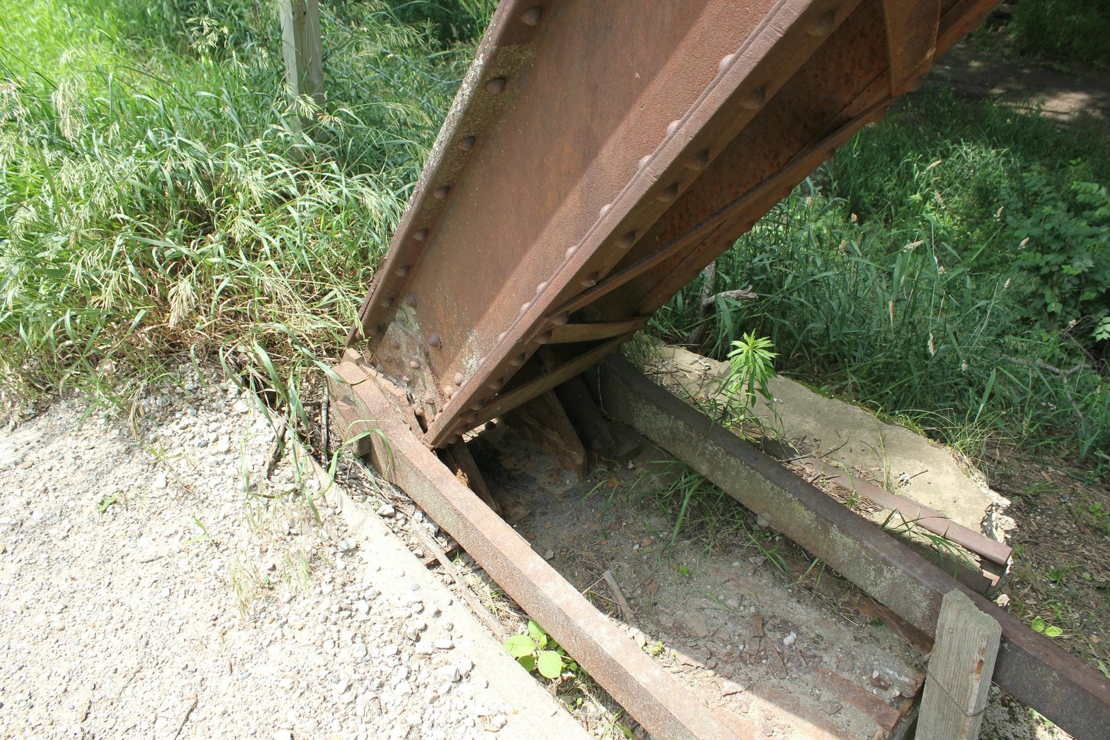 Lower angle connection